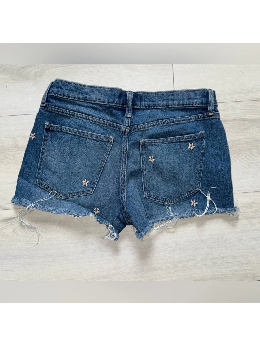 GAP Medium Cottage Core Washed Denim Flower Embroidered Y2K shorts size 28